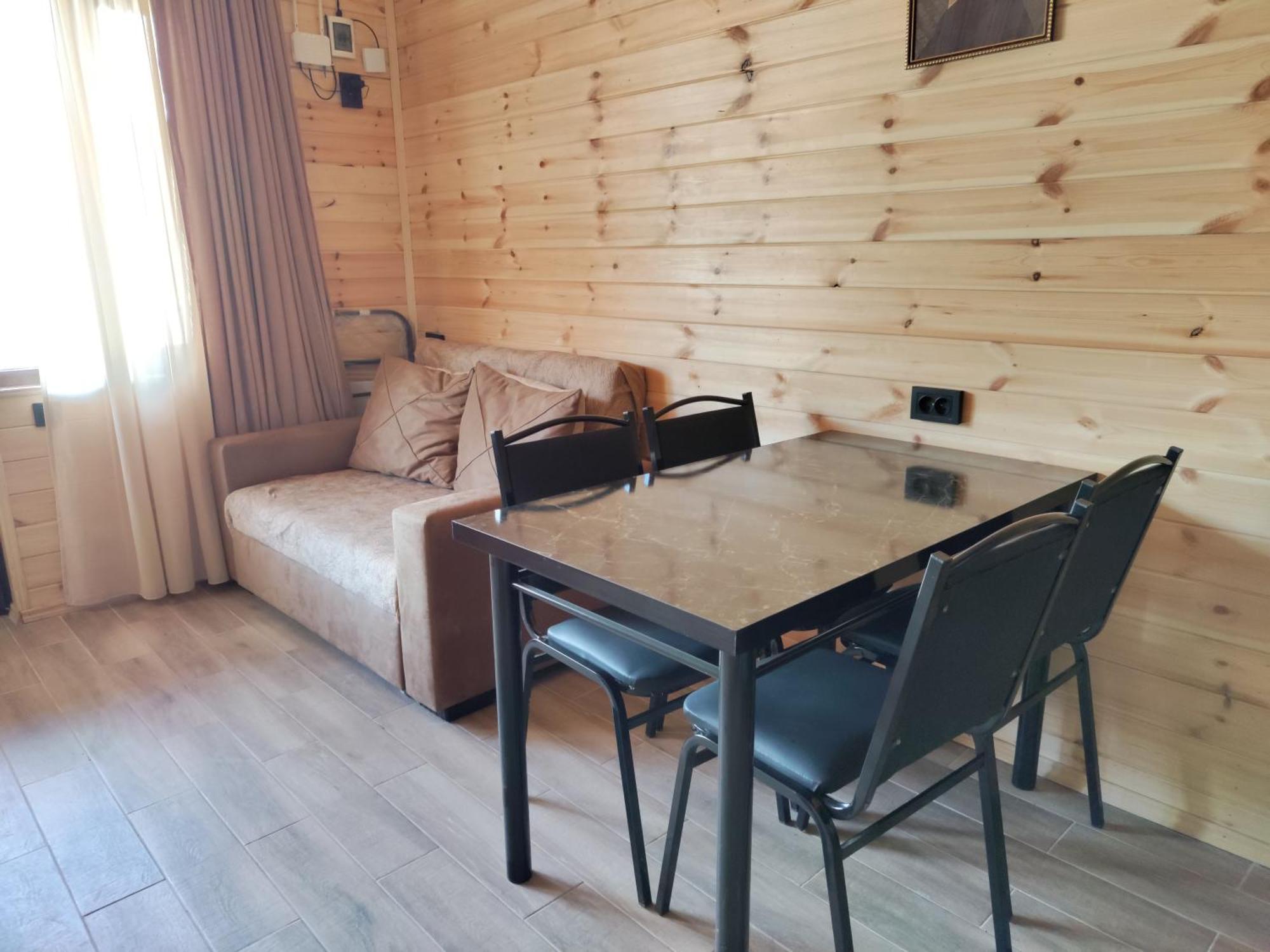Nikolozi Hotell Kazbegi Rom bilde