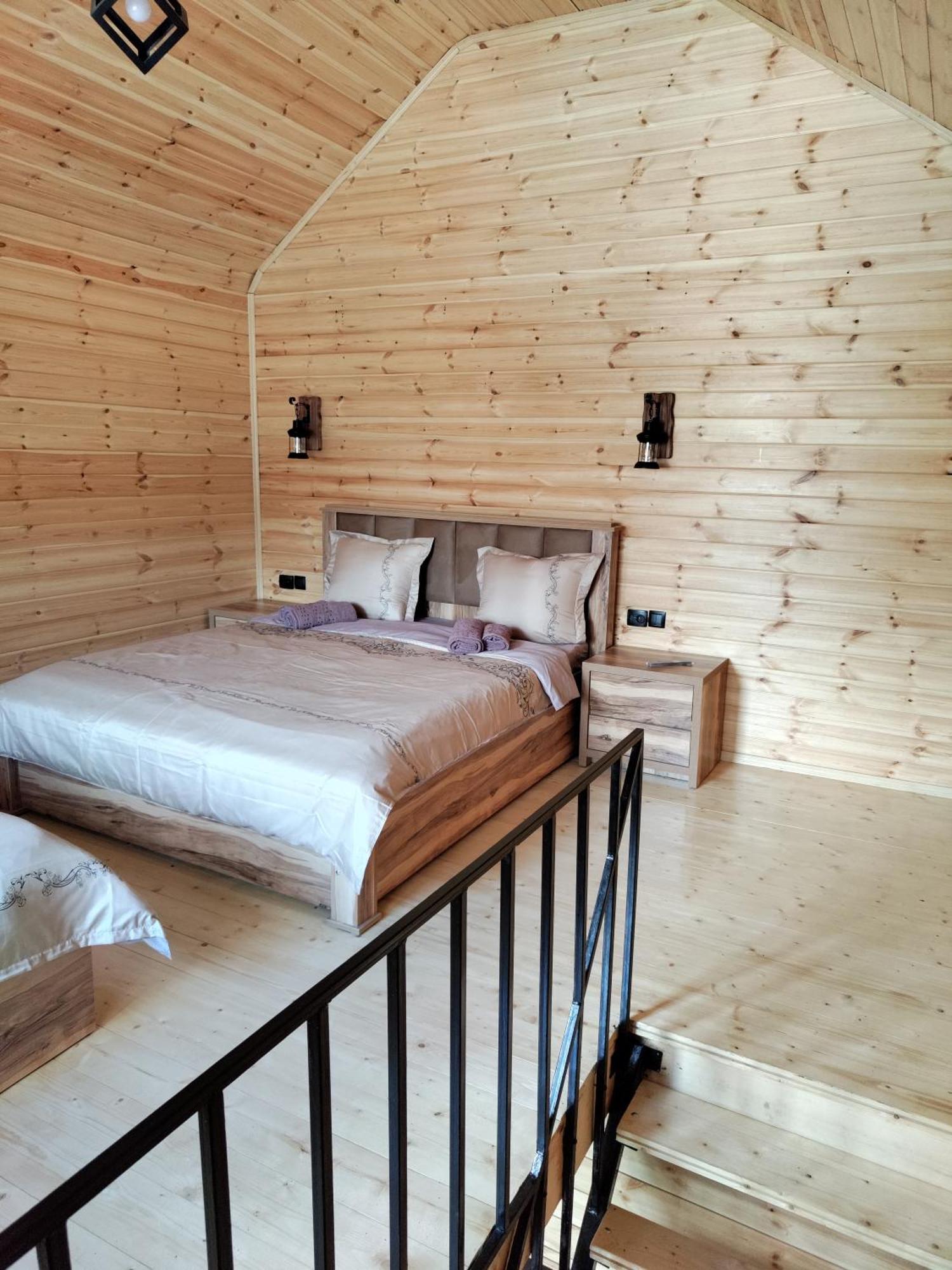 Nikolozi Hotell Kazbegi Rom bilde